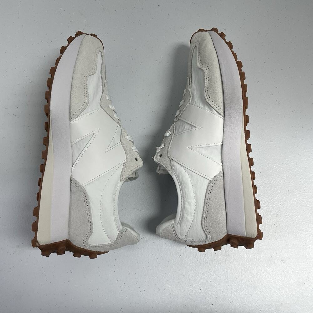 New Balance 327 White Gum WS327TD Size 8.5 Women Suede Runner Low Profile Shoe - Picture 5 of 6